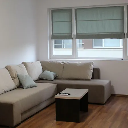 Dione * بوموري